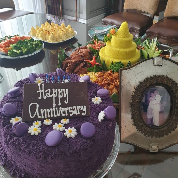 Foto lawas Mayangsari dan Bambang Trihartmodjo