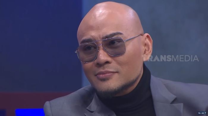 Sampai berkaca-kaca bahas soal anak semata wayangnya, Deddy Corbuzier blak-blakkan bongkar alasannya jarang umbar kemesraan bareng Sabrina Chairunnisa.