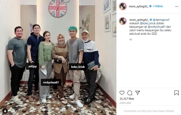 Postingan ibunda Ayu Ting Ting, Umi Kalsum yang memanggil Adit Jayusman menantu kesayangan