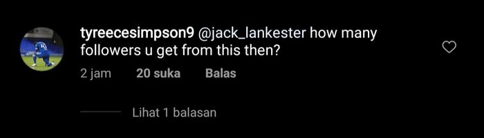 Pemain Ipswich Town U-23, Tyreece Simpson, bertanya kepada pilar Ipswich Town, Jack Lankester, soal berapa banyak followers setelah foto sama Elkan Baggott.