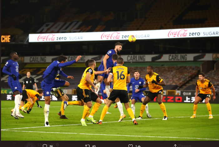 Para pemain Chelsea mencoba membongkar pertahanan Wolverhampton Wanderers