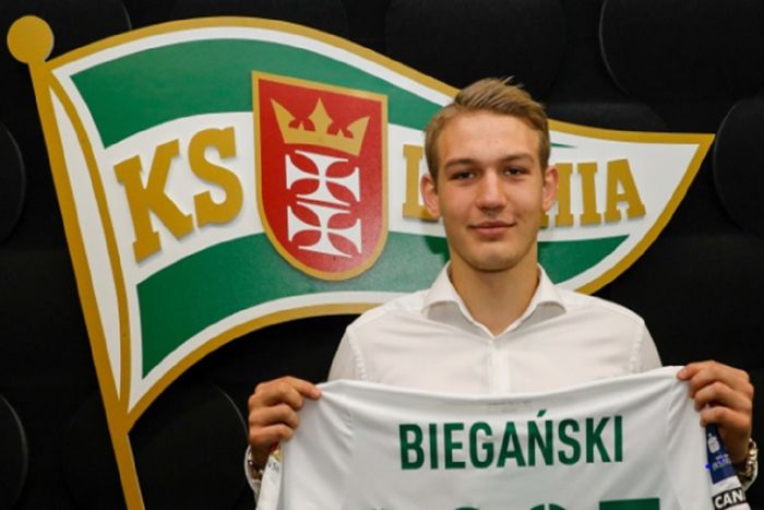 Jan Bieganski, pemain muda baru yang direkrut Lechia Gdansk dan diperkenalkan Kamis (17/12/2020) WIB.