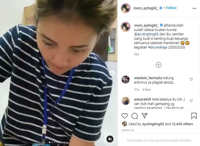 Namanya mendadak jadi omongan netizen, ibu <a href='https://kupang.tribunnews.com/tag/ayu-ting-ting' title='Ayu Ting Ting'>Ayu Ting Ting</a> ketahuan kepo barang milik <a href='https://kupang.tribunnews.com/tag/nagita-slavina' title='Nagita Slavina'>Nagita Slavina</a>, jejak digital ini jadi buktinya. 