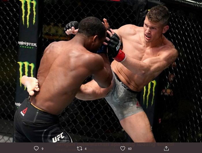 Stephen Thompson (kanan) mengalahkan Geoff Neal (kiri) pada UFC Vegas 17 di UFC APEX, Las Vegas, Amerika Serikat, 19 Desember 2020.