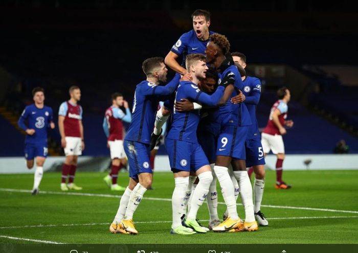 Para pemain Chelsea turut merayakan gol yang diciptakan Thiago Silva ke gawang West Ham United dalam kemenangan 3-0 di Stamford Bridge pada lanjutan laga Liga Inggris pekan ke-13, Senin (21/12/2020) atau Selasa dini hari WIB.