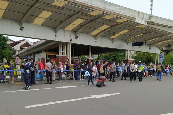 Dengan membayar 6,5 juta ke Mafia di BandaraSeokarno Hatta, tidak perlu melakukan hal ini lagi.