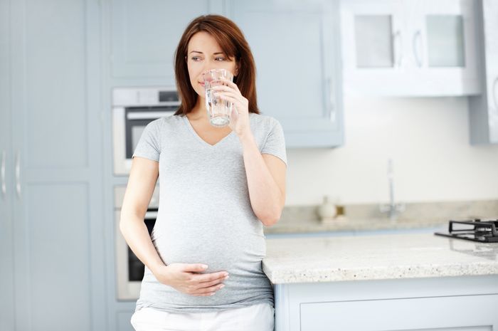 Mitos atau Fakta Ibu Hamil Yang Mengkonsumsi Minuman Dingin atau Es Menyebabkan Bayi Membesar?