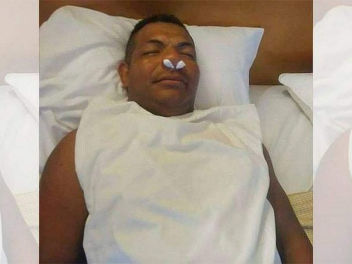Kain putih yang digunakan Danny Gonzales ternyata sarung bantal.