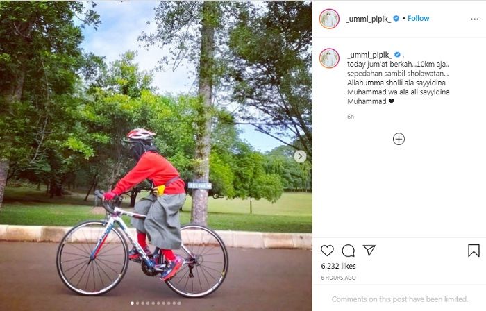Potret Umi Pipik kayuh sepeda hingga 10 kilometer