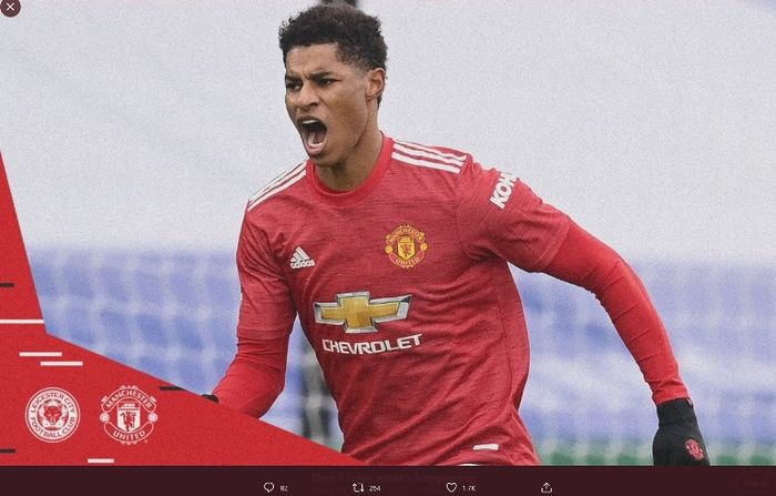 Striker Manchester United, Marcus Rashford, melakukan selebrasi seusai menjebol gawang Leicester City dalam pertandingan Sabtu (26/12/2020).