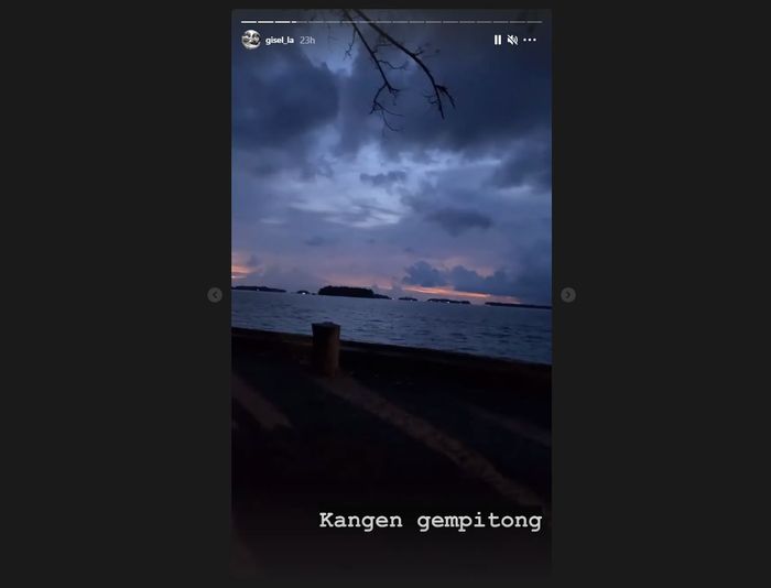 Instastory Gisel saat sedang berlibur di pantai