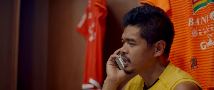 Legenda sepak bola Indonesia, Bambang Pamungkas yang tampil dalam film Rio The Survivor.