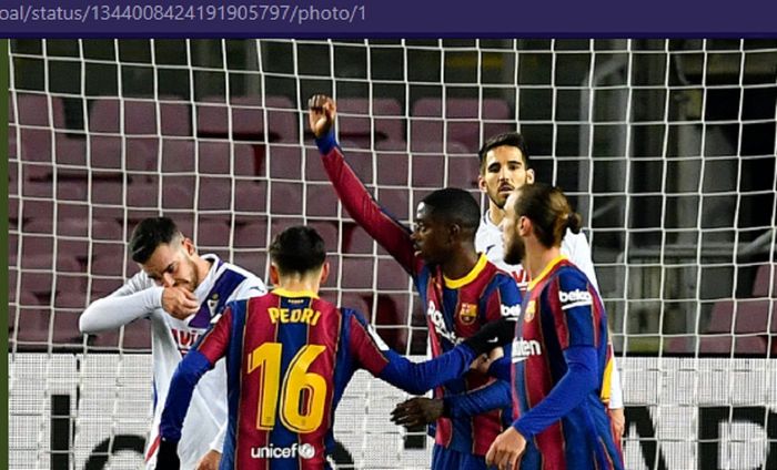 Para pemain Barcelona melakukan selebrasi usai Ousmane Dembele mencetak gol ke gawang Eibar dalam laga pekan ke-16 Liga Spanyol 2020-2021 pada Selasa (29/12/2020) waktu setempat atau Rabu pukul 01.15 WIB.