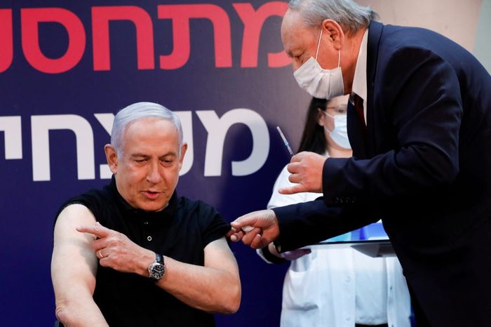 Predana Menteri Israel orang pertama yang divaksin Covid-19.