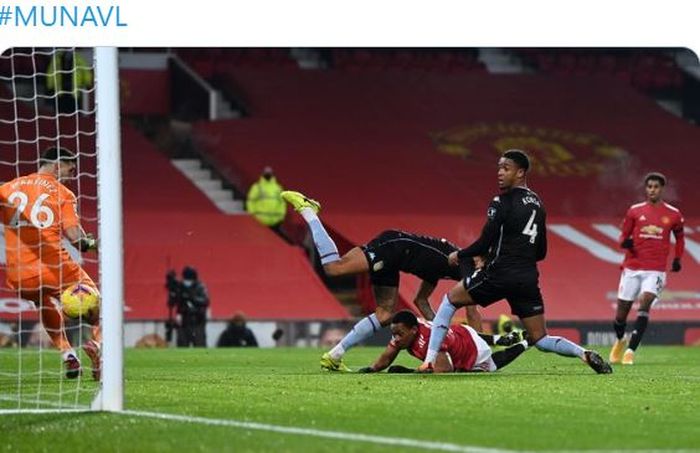 Striker Manchester United, Anthony Martial, mencetak gol dalam laga Liga Inggris melawan Aston Villa di Stadion Old Trafford, Jumat (1/1/2020).