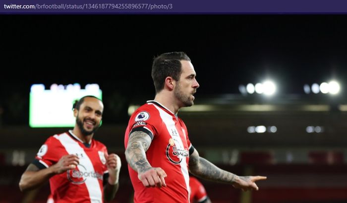 Striker Southampton, Danny Ings, melakukan selebrasi usai mencetak gol ke gawang Liverpool dalam laga Liga Inggris di Stadion St. Mary's, Senin (4/1/2020).