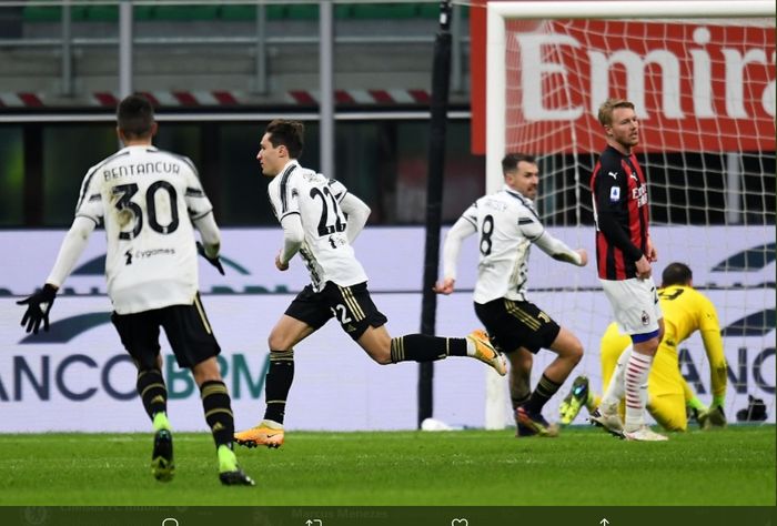 Momen Federico Chiesa melakukan selebrasi usai menjebol gawang Gianluigi Donnarumma dalam kemenangan 3-1 Juventus atas AC Milan di San Siro pada lanjutan laga pekan ke-16 Liga Italia 2020-2021.