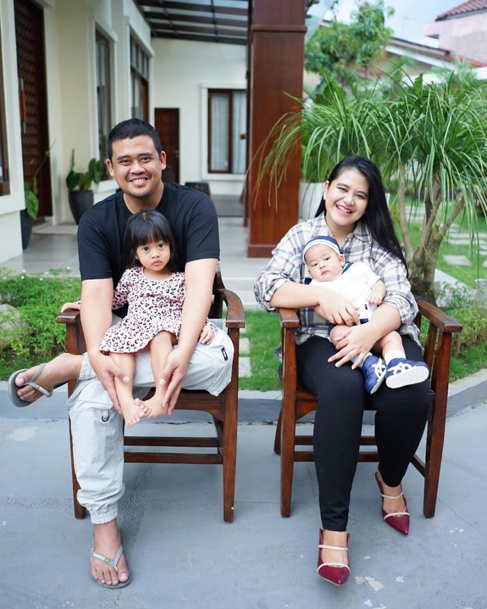 Tampilan <a href='https://manado.tribunnews.com/tag/kahiyang-ayu' title='Kahiyang Ayu'>Kahiyang Ayu</a> memangku Panembahan Al Nahyan Nasution