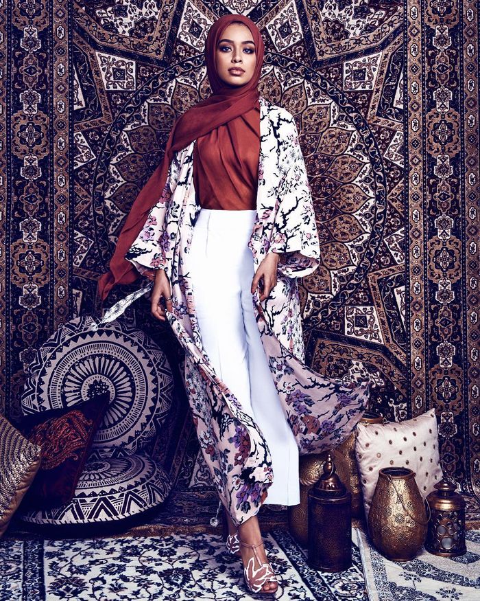 Warna Hijab yang Cocok untuk Pemilik Kulit Gelap Grid.ID