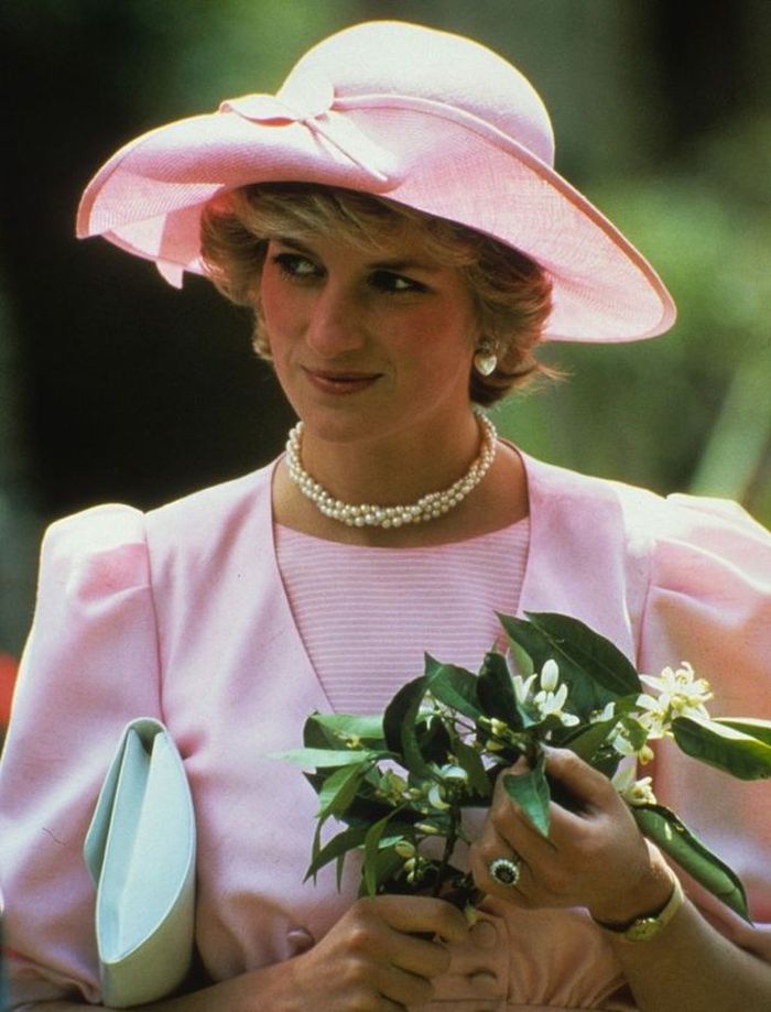 Intip Fashion Item Lady Diana Yang Tak Lekang Dimakan Oleh Zaman Semua Halaman Stylo Intip Fashion Item Lady Diana Yang Tak Lekang Dimakan Oleh Zaman Semua Halaman Stylo