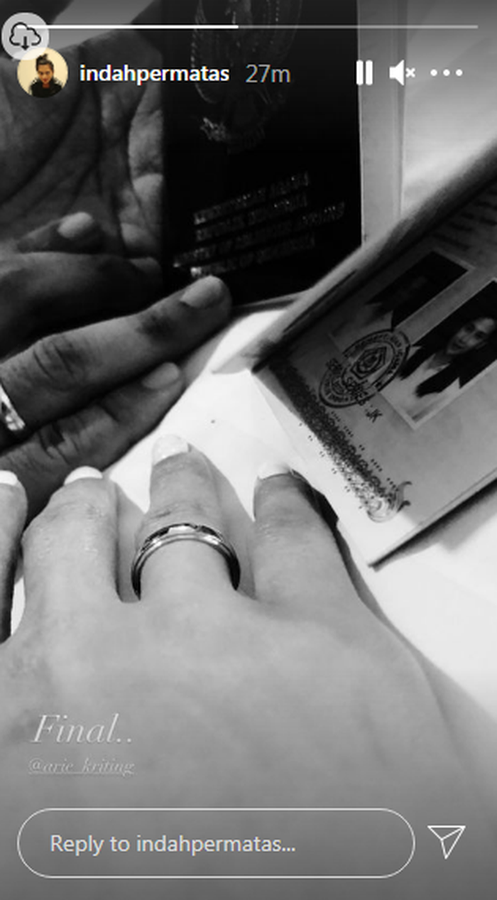Unggah Foto Cincin Dan Buku Nikah Indah Permatasari Dikabarkan Menikah Dengan Arie Kriting Meski Hubungannya Belum Direstui Sang Ibu Papinya Di Sini Semua Halaman Grid Star Unggah Foto Cincin Dan Buku Nikah Indah Permatasari Dikabarkan Menikah Dengan Arie Kriting Meski Hubungannya Belum Direstui Sang Ibu Papinya Di Sini Semua Halaman Grid Star
