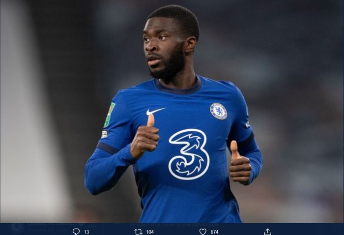 Bek tengah muda milik Chelsea, Fikayo Tomori, dikabarkan menjadi incaran raksasa Liga Italia, AC Milan.