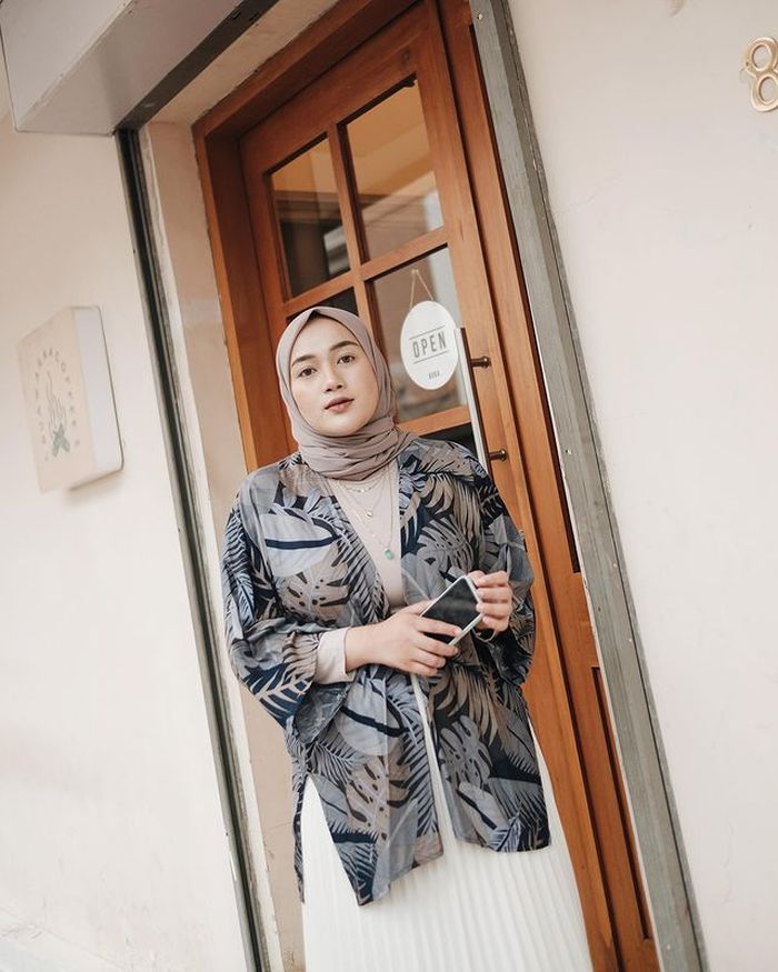 Tren Hijab 2021: Tropical Vibes Outfit Jadi Favorit Selebgram Hijabers