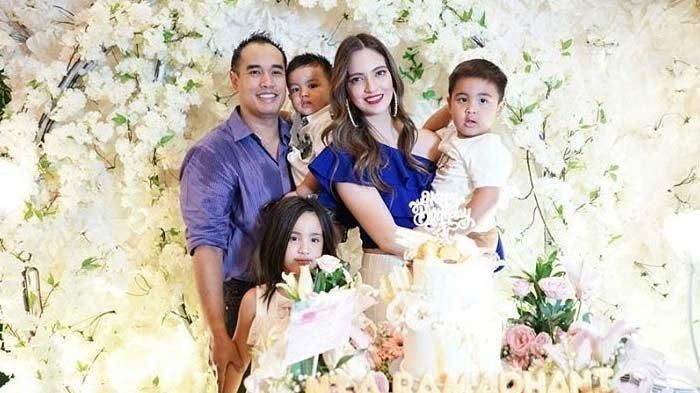 Keluarga Nia Ramadhani dan Ardi Bakrie