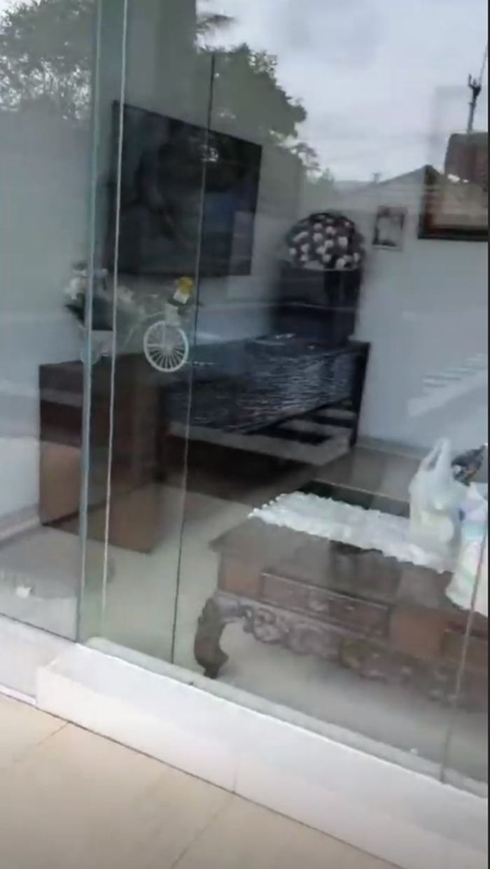 Ruangan santai di dekat dapur villa Ayu Ting Ting