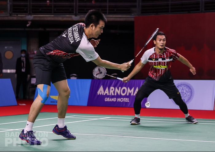 Pasangan ganda putra Indonesia, Mohammad Ahsan/Hendra Setiawan, saat tampil pada Thailand Open I 2021, Jumat (15/1/2021).