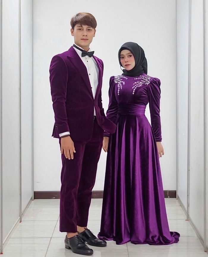 Fashion Couple Aurel Atta vs Lesty Billar Pakai Baju Ungu  