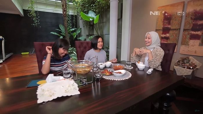 Rumah mewah Alya Rohali dengan meja makan yang jadi sorotan