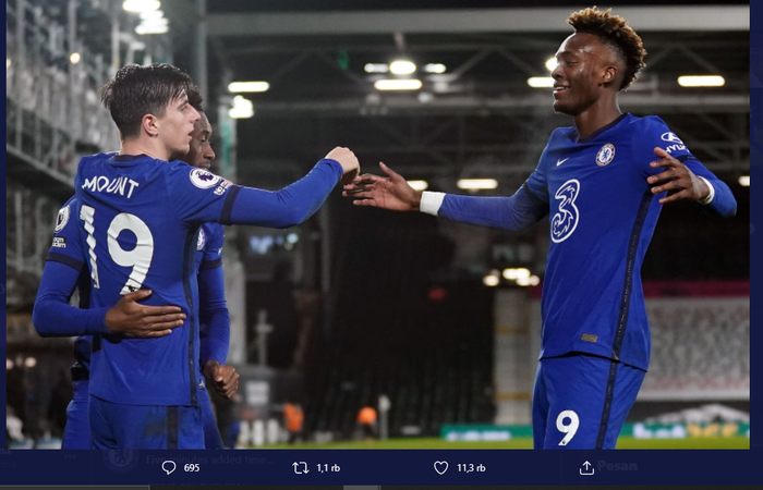Para pemain Chelsea merayakan gol Mason Mount ke gawang Fulham.