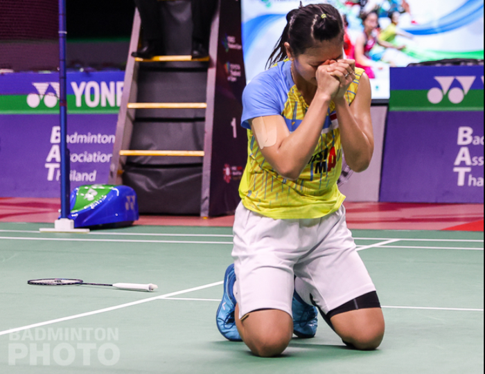 Pemain ganda putri Indonesia, Greysia Polii, saat merayakan meraih gelar juara Thailand Open I 2021 di Impact Arena, Bangkok, Minggu (17/1/2021).
