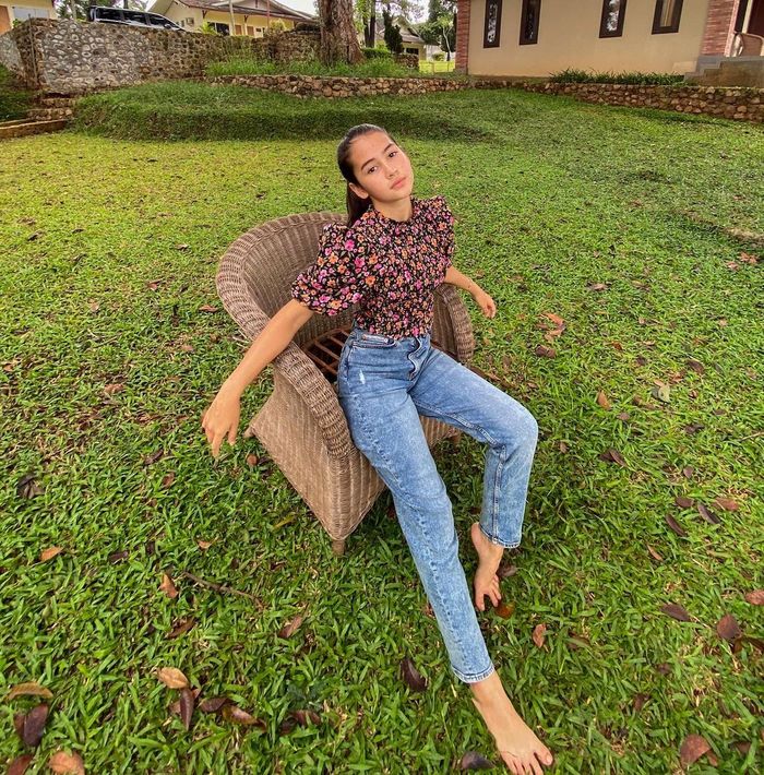 gaya kasual Sandrinna Michelle