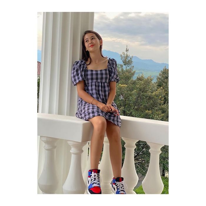 gaya kasual Sandrinna Michelle