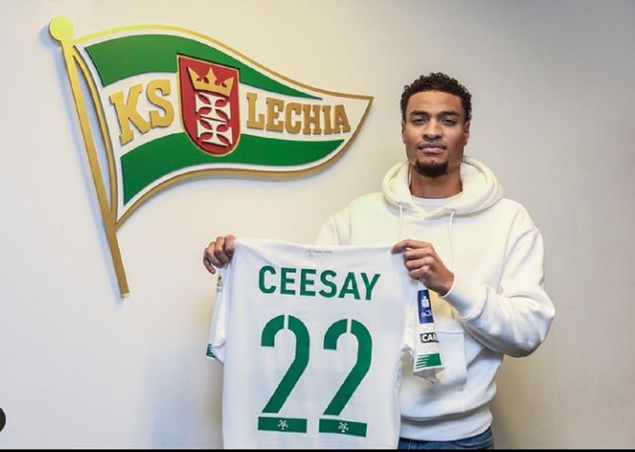 Joseph Ceesay diperkenalkan sebagai pemain baru Lechia Gdansk.