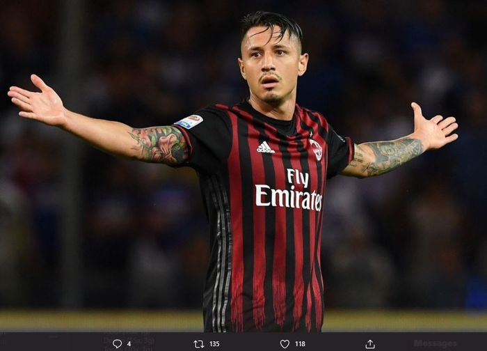 Gianluca Lapadula saat masih berseragam AC Milan.