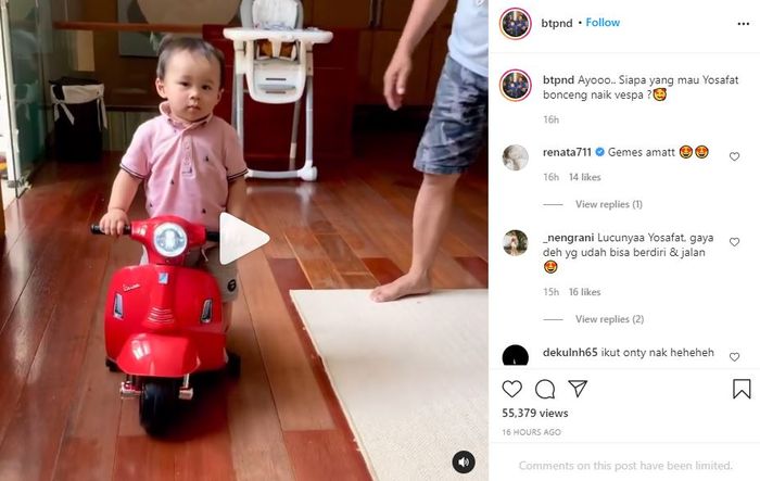 Yosafat Abimanyu Purnama naik Vespa mainan