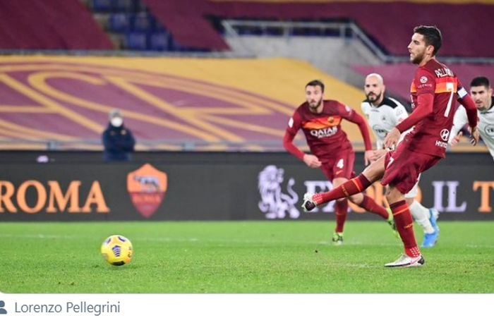 Gelandang AS Roma, Lorenzo Pellegrini, mencetak gol ke gawang Spezia dalam babak 16 besar Coppa Italia 2020-2021 di Stadion Olimpico, Selasa (19/1/2021) waktu setempat atau Rabu pukul 03.15 WIB.