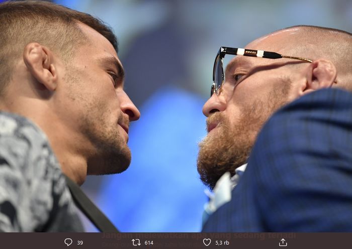 Dustin Poirier dan Conor McGregor dalam sesi staredown menjelang UFC 257 di Fight Island, Abu Dhabi, UEA, 21 Januari 2021.