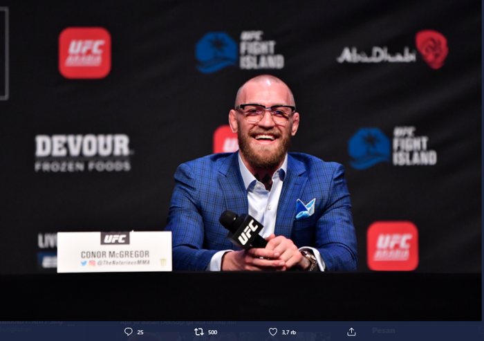 Conor McGregor saat menghadiri  konferensi pers pra-event UFC 257 di Abu Dhabi, UEA, Kamis (21/1/2021).