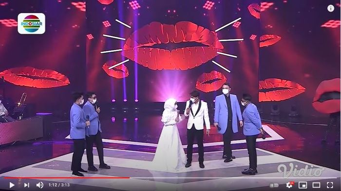 Lesty Kejora dan Rizky Billar di acara Intimate Concert Leslar's Dream Wedding.