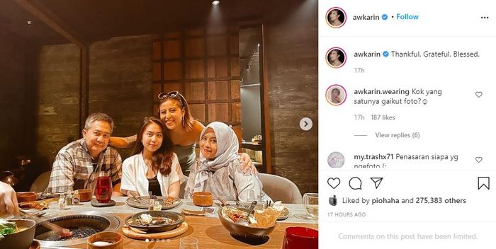 Awkarin Unggah Potret Keluarganya Sedang Kumpul Bersama Netizen Malah Bertanya Tanya Sampai Menduga Siapa Tukang Fotonya Di Baliknya Pasti Ada Sean
