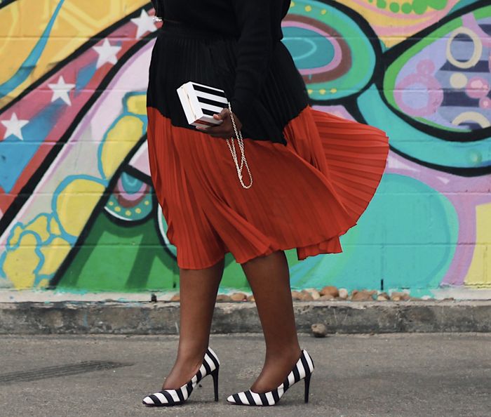 Memakai sepatu model stiletto