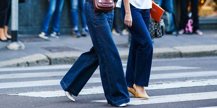 Pemakaian Celana model straight, wide, flare hingga boyfriend jeans  