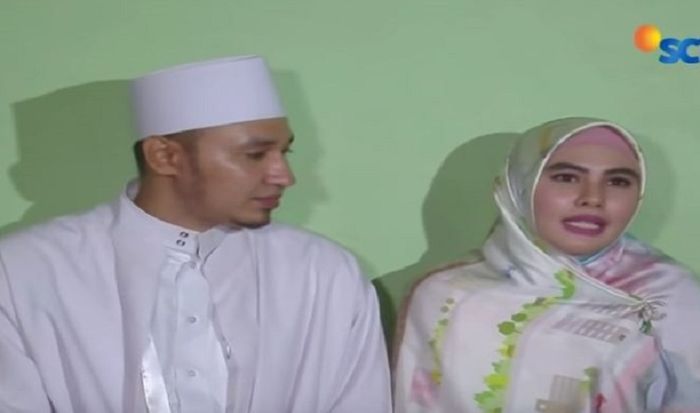 Habib Usman dan Kartika Putri