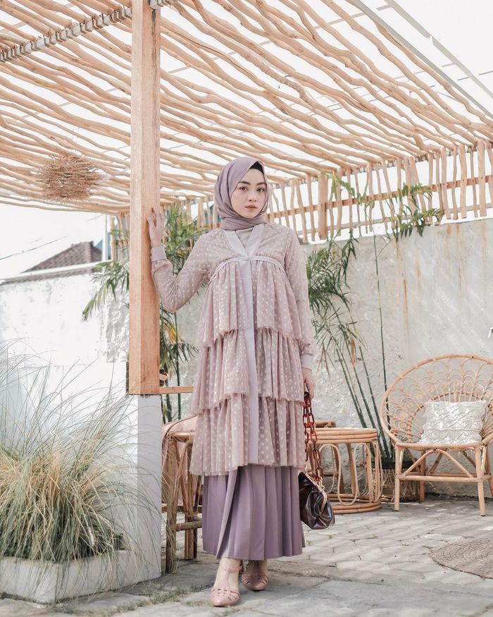 Pilihan Style Hijab Kondangan Pakai Tunik Tule ala Selebgram, Elegan