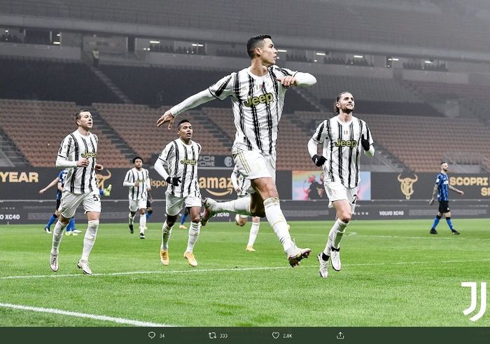 Megabintang Juventus, Cristiano Ronaldo, melakukan selebrasi seusai menjebol gawang Inter Milan dalam semifinal Coppa Italia, Selasa (2/2/2021).