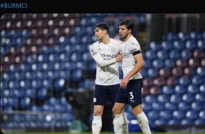 Duo bek tengah Manchester City, John Stones dan Ruben Dias.